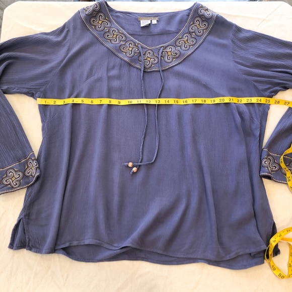 Isabella Bird Purple top with embroidery - Picture 5 of 8